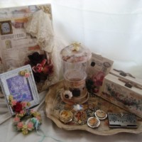 天使のモチーフを中心としたアクセサリー、雑貨、プラかごバッグを販売します。同じ作品は絶対に作りません。あなたにとっての「世界でひとつ」をみつけてください。