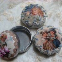 天使のモチーフを中心としたアクセサリー、雑貨、プラかごバッグを販売します。同じ作品は絶対に作りません。あなたにとっての「世界でひとつ」をみつけてください。