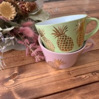 食器、iphoneケース、ミラー、ワイヤレス充電器など、使う人のことを思い一つひとつ丁寧に心を込めてお作りした商品を販売します。作品のなかに、happyな時間♡をみつけてください。