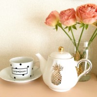 食器、iphoneケース、ミラー、ワイヤレス充電器など、使う人のことを思い一つひとつ丁寧に心を込めてお作りした商品を販売します。作品のなかに、happyな時間♡をみつけてください。